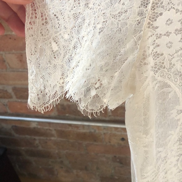 Express cream lace top size medium - Picture 3 of 4